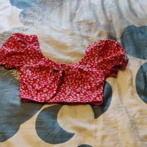 Red daisy small top.